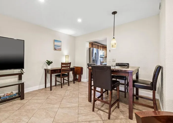 Charming On Indian Shore Apartment