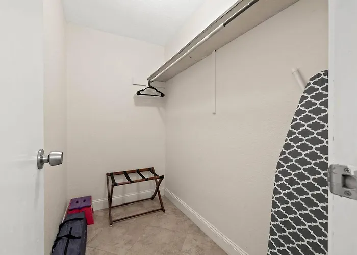 Charming On Indian Shore Apartment